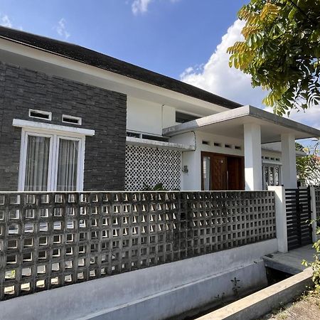 Sabbi'S House Hotel Klaten Exterior photo